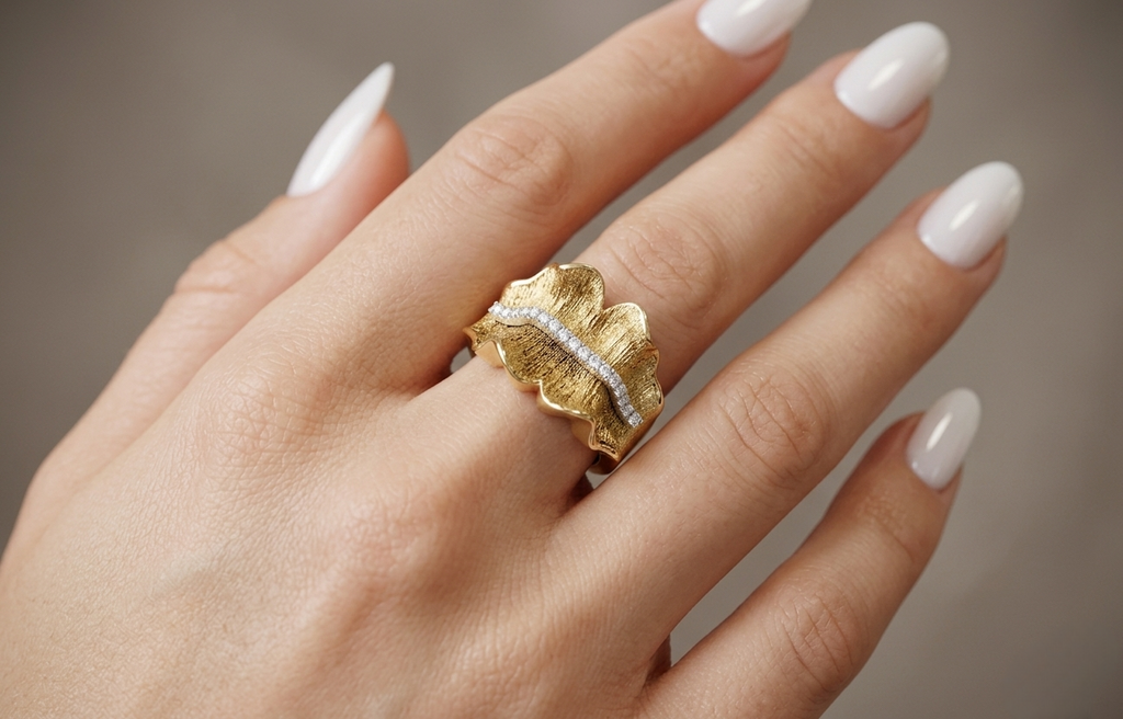 Touche Velvet Ribbon Ring